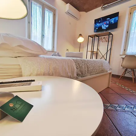 Monolocale Con Parcheggio Riservato Pressi Clinica Fogliani E Centro Storico Lägenhet